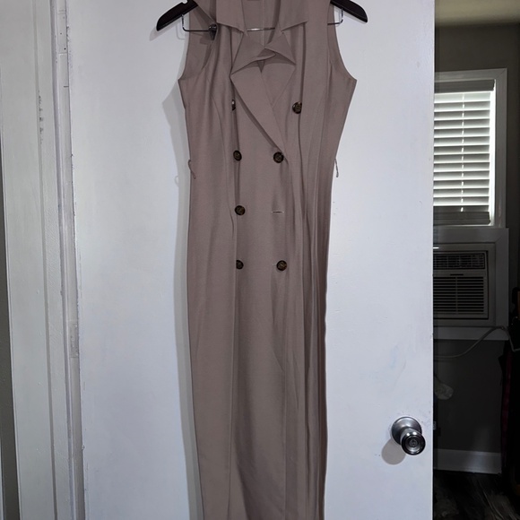 Business Dress - Picture 2 of 3